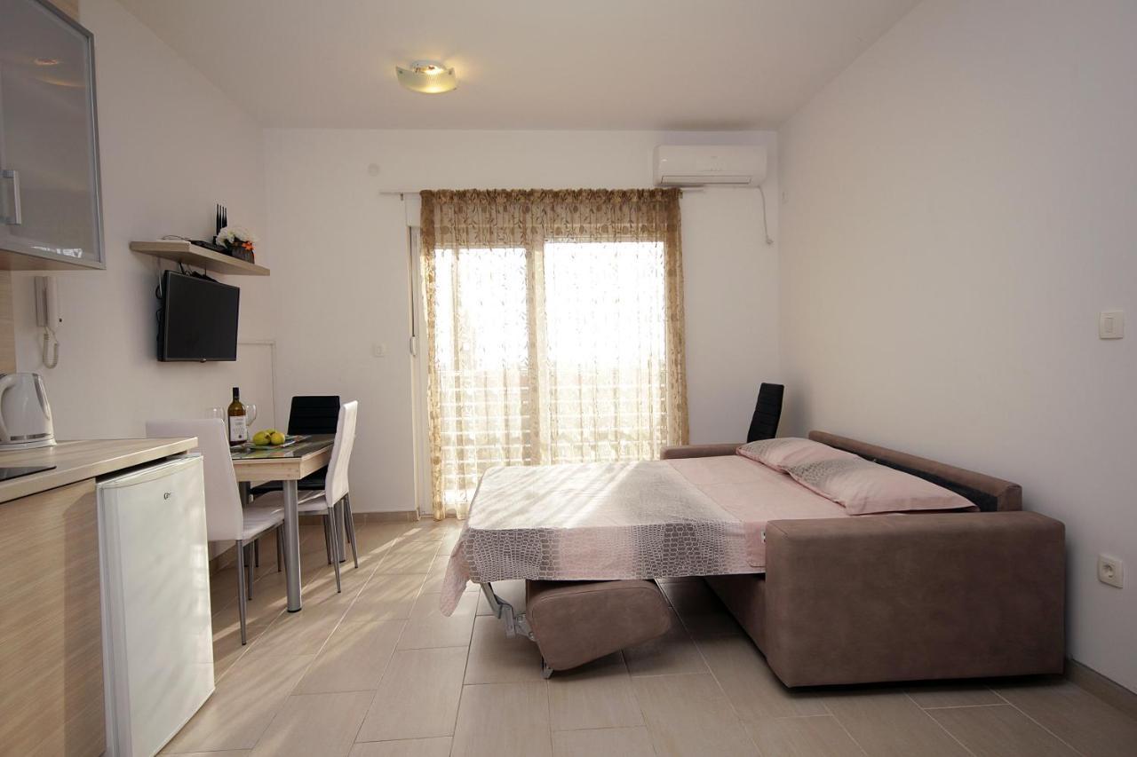 Apartments Residence Dj Petrovac Luaran gambar