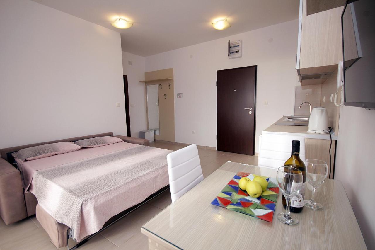Apartments Residence Dj Petrovac Luaran gambar