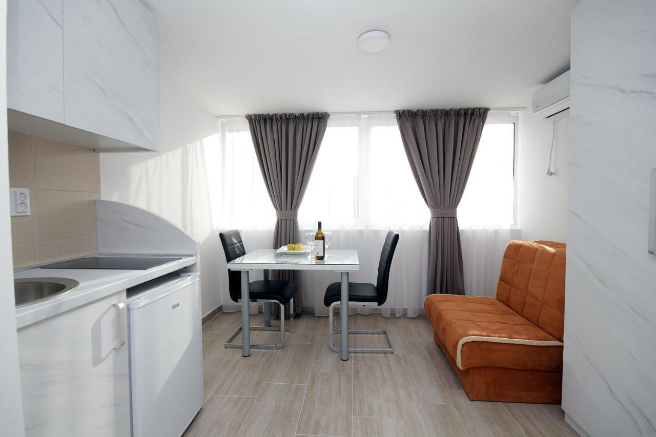 Apartments Residence Dj Petrovac Luaran gambar