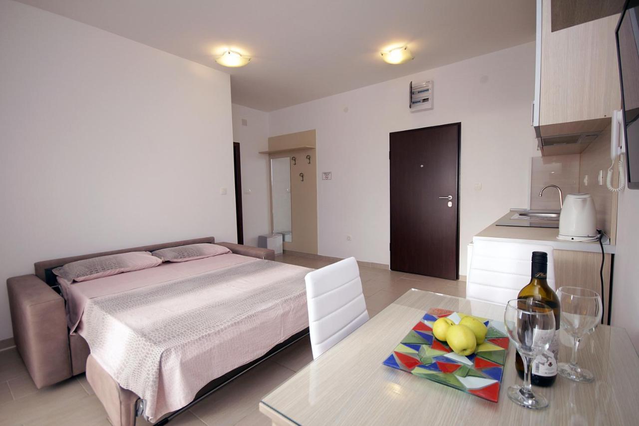 Apartments Residence Dj Petrovac Luaran gambar