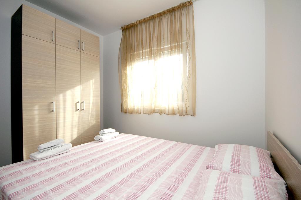 Apartments Residence Dj Petrovac Luaran gambar